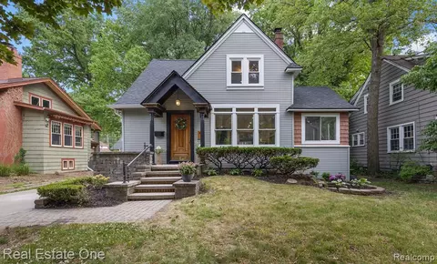 42 Devonshire Rd, Pleasant Ridge, MI 48069