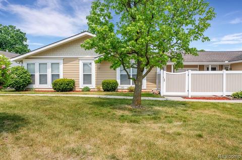39825 Village Wood Ln #71, Novi, MI 48375