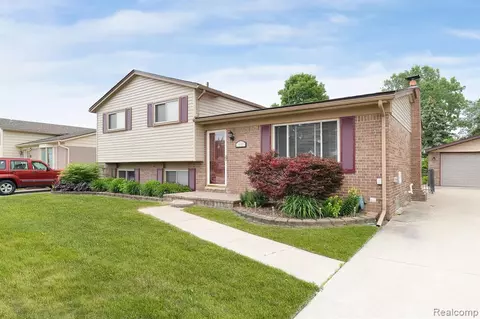 4710 Bruner Dr, Sterling Heights, MI 48310