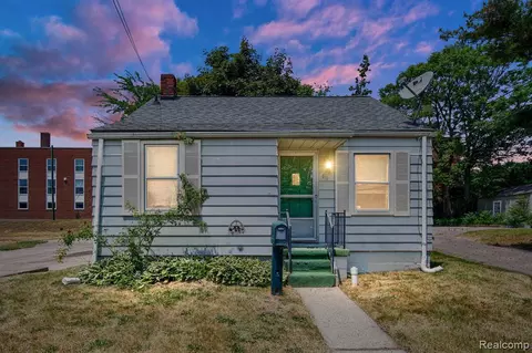 19 Adelaide St, Pontiac, MI 48342