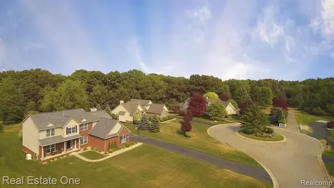 7154 Ingomar Ln, Clarkston, MI 48348
