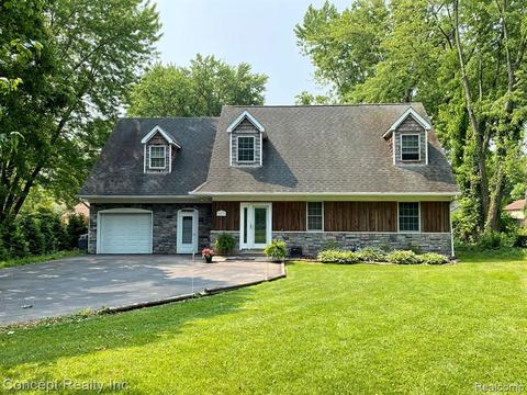 8533 Rucker Rd, Grosse Ile, MI 48138