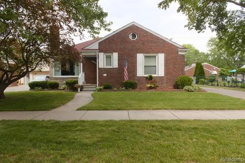 9077 Park Ave, Allen Park, MI 48101