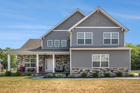 4077 Oak St, Grand Blanc, MI 48439