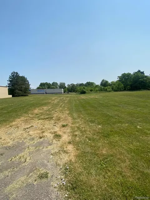 5023 W Pierson Rd, Flint, MI 48504