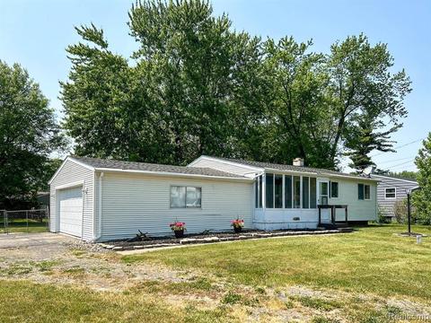 1486 Kettering St, Burton, MI 48509