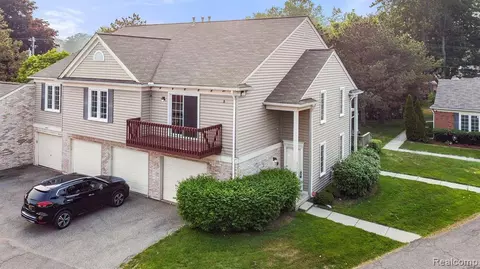 37427 Stonegate Cir, Clinton Township, MI 48036