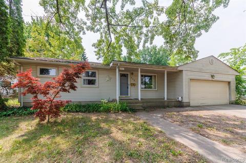 717 Richard St, Holly, MI 48442