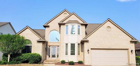49284 Walnut Creek Dr, Macomb, MI 48044