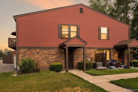 7917 Pontiac Lake Rd, Waterford, MI 48327