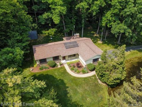 7856 Thornwood St, Canton, MI 48187