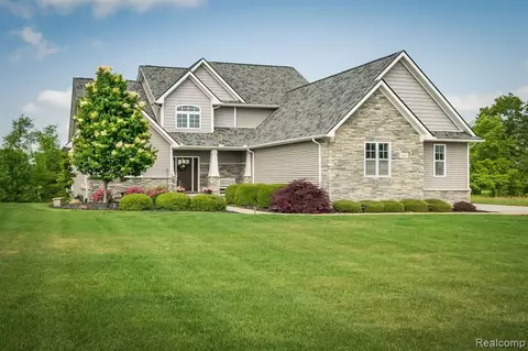305 Baintree Blvd, Brighton, MI 48114