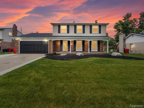 21070 Harvard Rd, Southfield, MI 48076