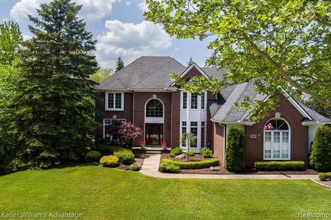25905 Laramie Dr, Novi, MI 48374