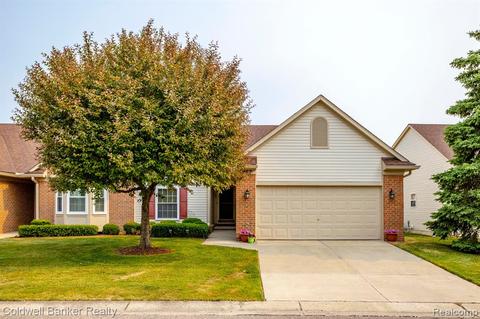 2097 Oakbrook Blvd, Walled Lake, MI 48390