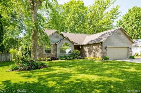 417 Forest Ln, Marysville, MI 48040
