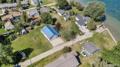 1016 5th St, Tawas, MI 48763