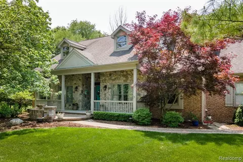 1536 Wood Trl, Oxford, MI 48371