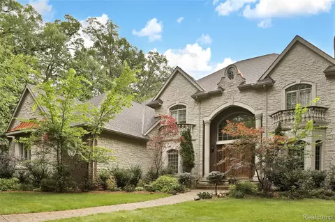 3164 Canyon Oaks Trl, Milford, MI 48380