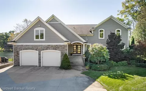 183 Chamberlain St, Lake Orion, MI 48362