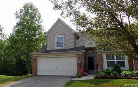 5461 Greenway Dr #73, Trenton, MI 48183
