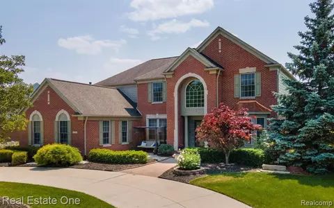1787 Wyngate Dr, Troy, MI 48098