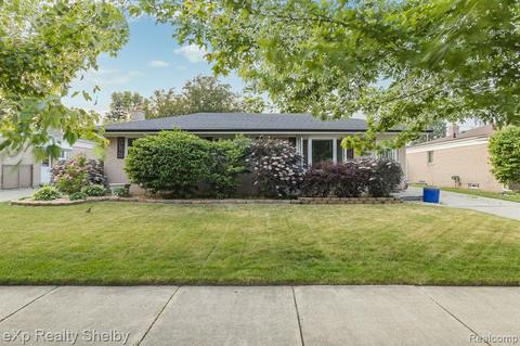 20513 Pleasant St, Saint Clair Shores, MI 48080