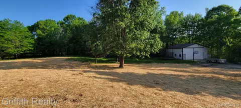 11641 Hyne Rd, Brighton, MI 48114