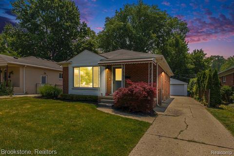 233 W Elmwood Ave, Clawson, MI 48017