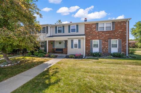19326 Old Bridge Ct, Northville, MI 48167