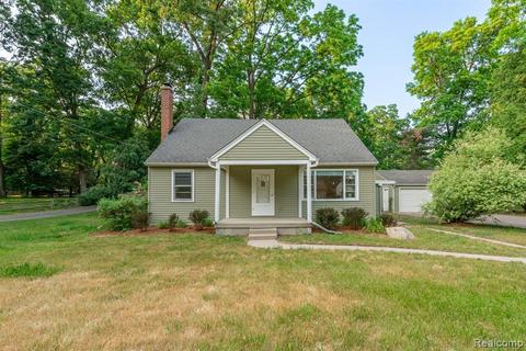 3574 Elizabeth Rd, Ann Arbor, MI 48103