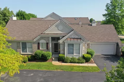 16625 Lyonhurst Cir, Northville, MI 48168