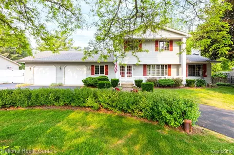 118 Willards Way, White Lake, MI 48386