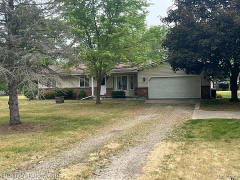 189 E Sawdust Corners Rd, Lapeer, MI 48446