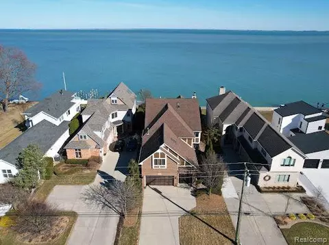 38122 Lakeshore Dr, Harrison, MI 48045