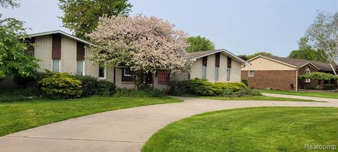 28379 Kingsberry St, Chesterfield, MI 48047