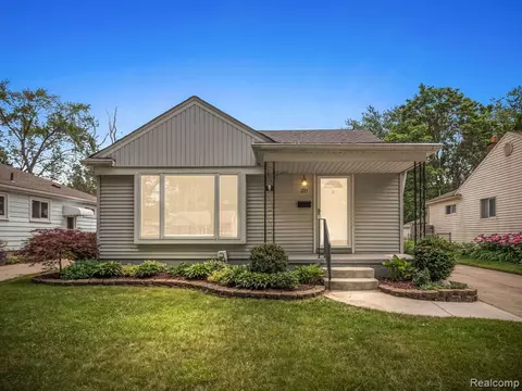 311 S Manitou Ave, Clawson, MI 48017