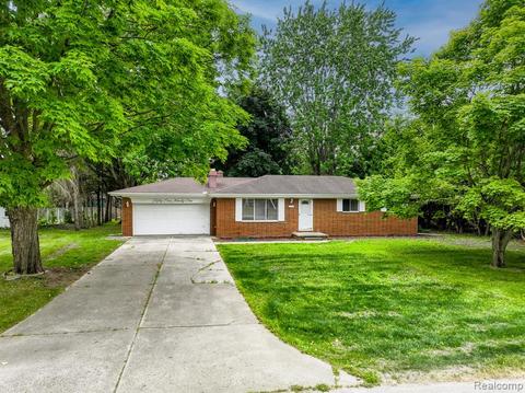 5191 Clara Dr, Saginaw, MI 48638