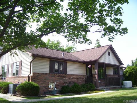 2232 London Bridge Dr #44, Rochester Hills, MI 48307