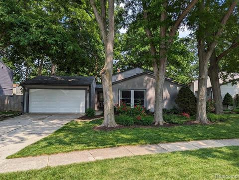 5883 Big Pine Ct, Ypsilanti, MI 48197