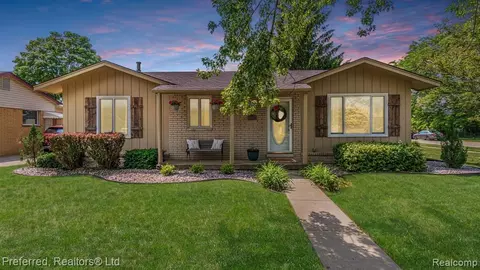 42073 Addison Ave, Canton, MI 48187