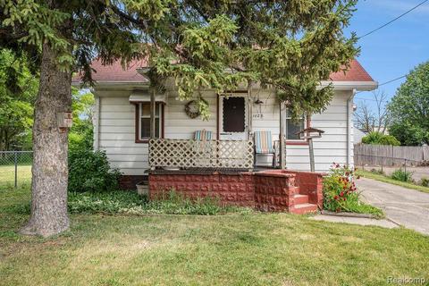 1025 Barney Ave, Flint, MI 48503