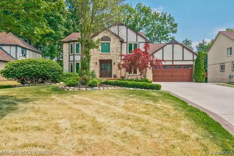 37858 Glengrove Dr, Farmington Hills, MI 48331