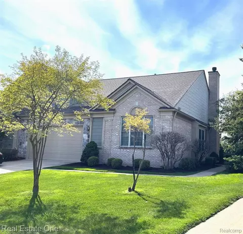 1334 Copper Cir, Rochester, MI 48306