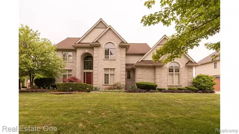16442 Brooklane Blvd, Northville, MI 48168