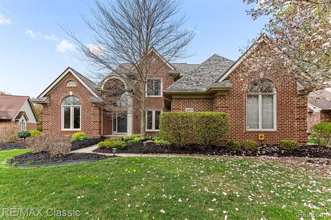 12877 Glenmore Ct, Plymouth, MI 48170