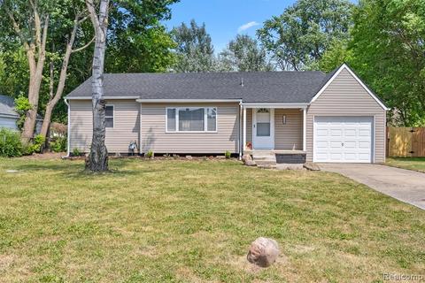 1728 Cardwell St, Garden City, MI 48135