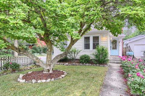 412 Riggs St, Fenton, MI 48430