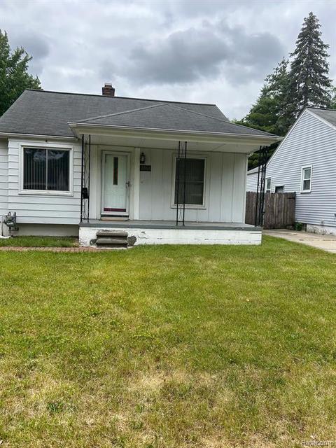 18968 Woodland St, Harper Woods, MI 48225