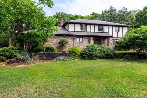 33924 Cotswold St, Farmington Hills, MI 48335
